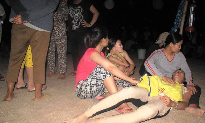 Gia đình đi câu cá, bố đuối nước, ông và cháu mất tích