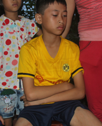 Bồn nước rơi chết 2 trẻ: Nghẹn lòng 2 đám tang xóm trên, xóm dưới