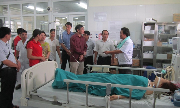 Vụ xe khách rơi xuống vực: 8 người nặng nhất qua nguy kịch