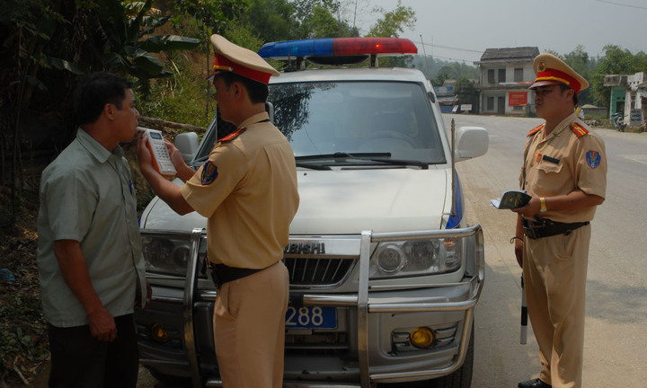 Đề xuất tịch thu ô tô của tài xế say xỉn có