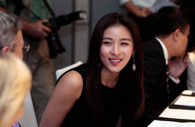 Ha Ji Won rạng rỡ tự tin chinh phục người hâm mộ Việt