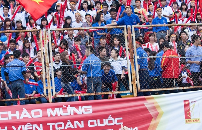 Tuấn Hưng cuồng nhiệt cùng sinh viên Hà Nội