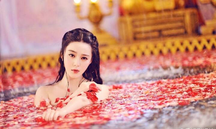 Lộ ảnh nóng của Phạm Băng Băng trong bồn tắm