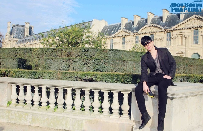 Nathan Lee diện cả cây hàng hiệu dạo phố Paris