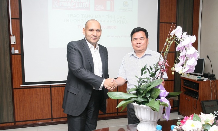 Báo ĐS&PL cùng  Home Credit Việt Nam chung tay làm từ thiện