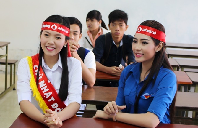 Hoa hậu Đại dương Đặng Thu Thảo hiến máu tình nguyện