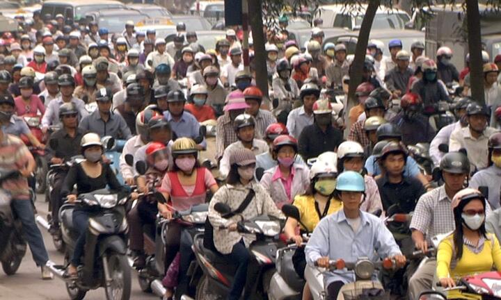 Đề xuất phạt xe máy không nộp phí bảo trì đường bộ: Quá vội vàng!