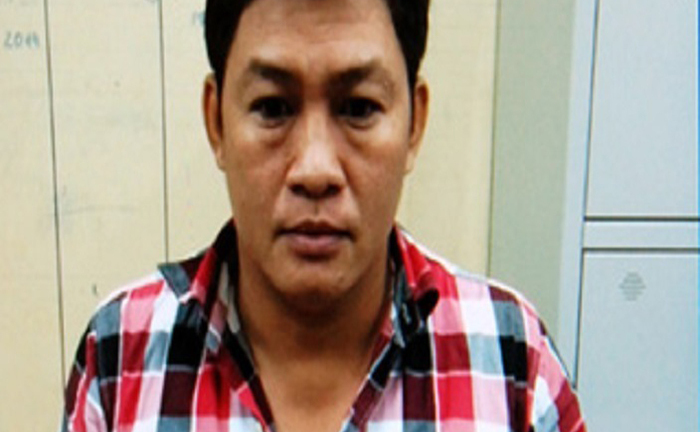 Đại ca giang hồ dọa bắt con nợ vào nhà chứa để trừ nợ