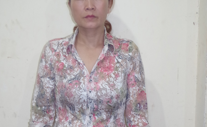 Rải tờ rơi nói xấu vợ, bị vợ đâm chết ngay tại sân tòa