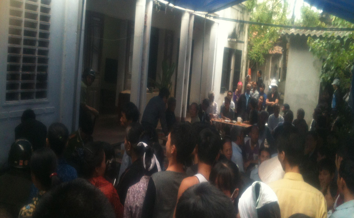 Kinh hoàng chồng dùng dao đoạt mạng vợ rồi ung dung đi ăn sáng