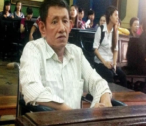 Lời sám hối muộn của bị cáo ngồi xe lăn hầu tòa về tội giết người