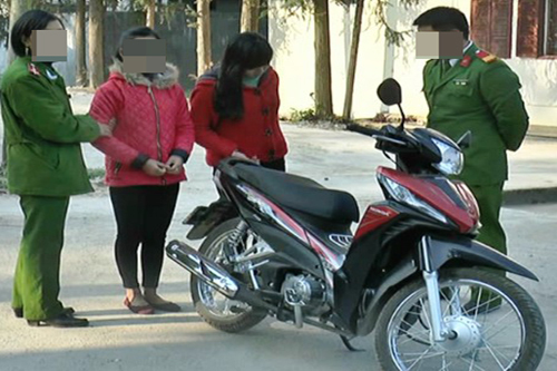 Đánh mất iphone 5, hai nữ sinh cấp 3 rủ nhau trộm xe máy
