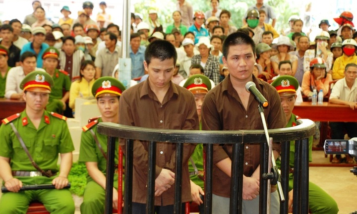 Sát thủ đâm chết anh em chủ nhà trọ vì 