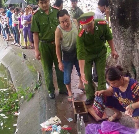 Phát hiện thi thể bé sơ sinh nổi trên Hồ Gươm