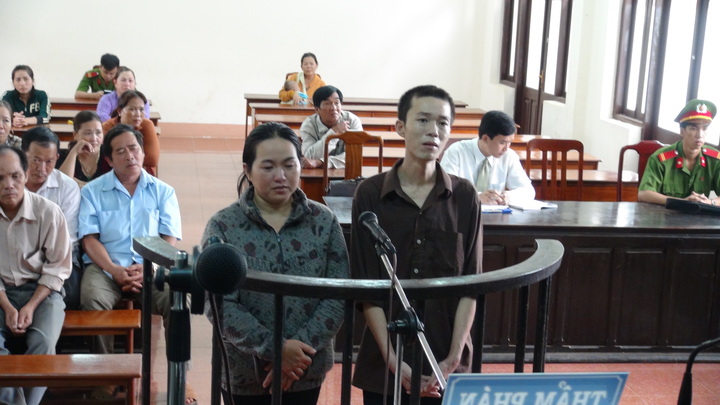 Trốn nợ hơn 1 tỷ, vợ chồng dắt nhau vào tù