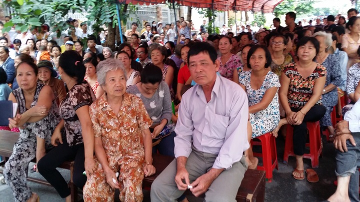 Gần trăm người xin miễn tử hình cho kẻ dùng 6 con dao sát hại vợ