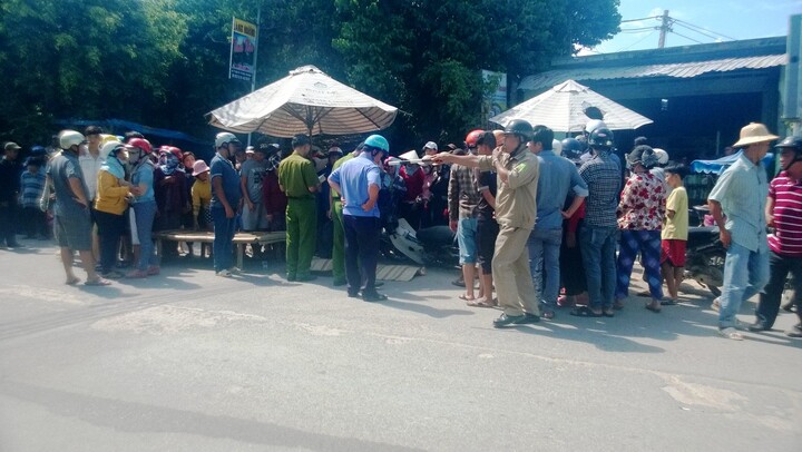 Một thiếu nữ chết thảm sau va chạm với xe tải