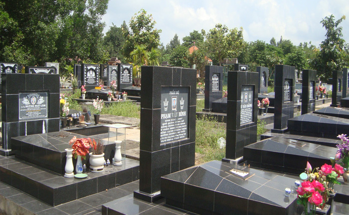 Độc quyền xây mộ để “hét” giá trên trời