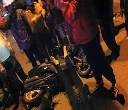 Qua đường không “xi nhan”, một người phụ nữ nguy kịch