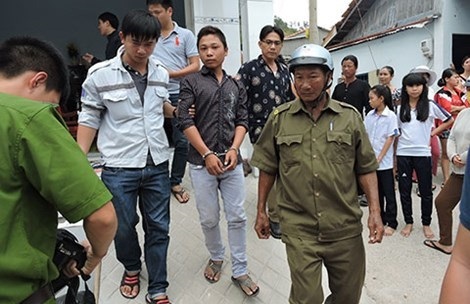 Đâm trọng thương thiếu nữ cướp thẻ cào điện thoại: Tội giết người?