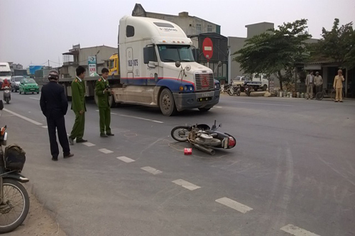 Thanh Hóa: Tông vào taluy đường 1 người tử vong