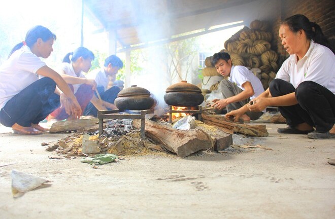 Cá kho làng Vũ Đại đắt khách: Làm công cũng kiếm 1 triệu/ngày
