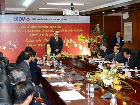 Ông Nguyễn Thiện Nhân thăm và chúc Tết ngân hàng BIDV