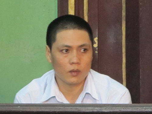 Gã trai sát hại con gái riêng của vợ hờ rồi tự tử bất thành