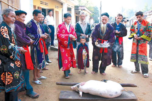 Độc đáo lễ rước hồn trong Tết ngã rạ cầu no đủ của người Cor