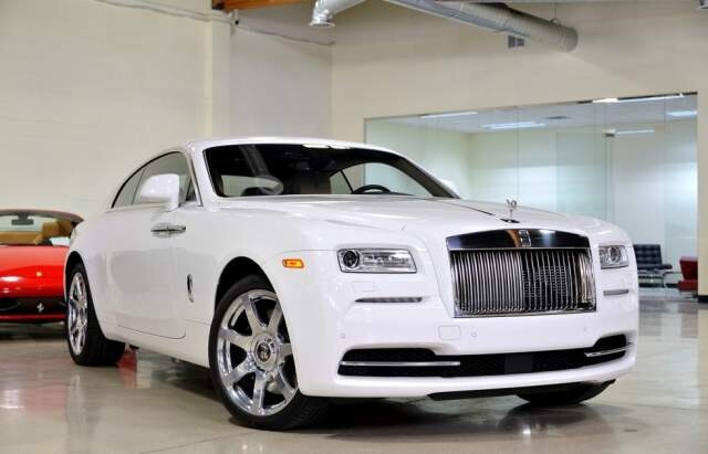 Cô bé 14 tuổi được bố tặng siêu xe Rolls-Royce Wraith