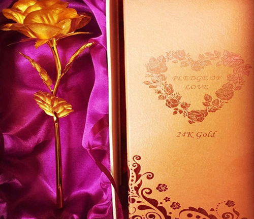 Hoa hồng đẹp dát vàng 500.000 đồng đắt khách ngày 8/3