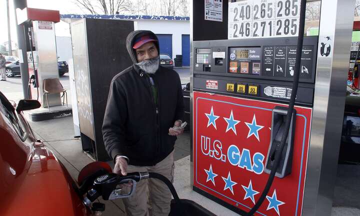 Giá dầu thế giới tăng trở lại sau khi đồng USD giảm giá