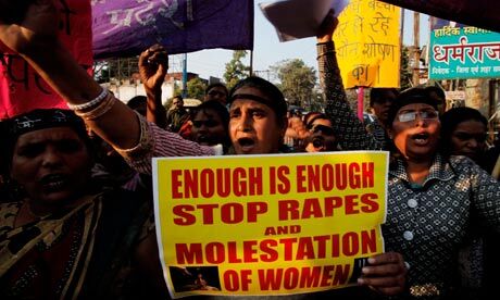 Ấn Độ: Một phụ nữ bị bắt cho người tình bú trước dân làng