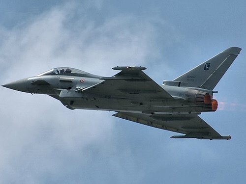 NATO: Chiến đấu cơ Typhoon xuất kích chặn máy bay Nga