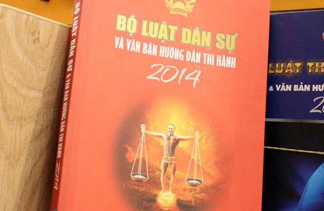 Bìa sách in hình “Công Lý mặc quần nhỏ” có sai phạm nào khác?