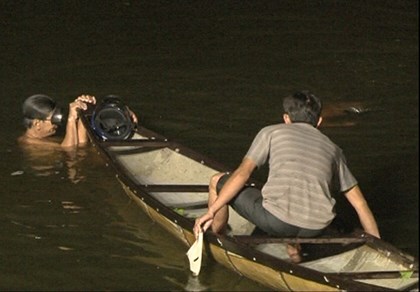 Một sinh viên điều khiển xe máy rơi xuống sông chết đuối