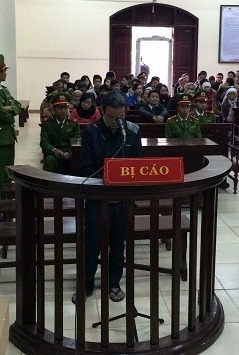 Náo loạn sau phiên tòa xử vụ án giết người vì bao xi măng