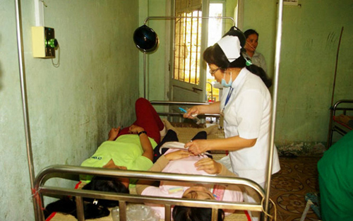 Sau bữa ăn trưa, hơn 100 công nhân nhập viện tại Trà Vinh