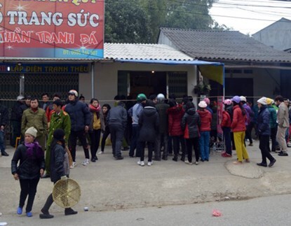 Cao Bằng: Kinh hoàng phát hiện đôi nam nữ chết trong ki ốt