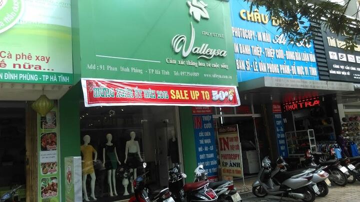 Sau tết, các cửa hàng thời trang đồng loạt giảm giá