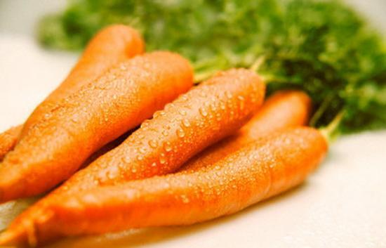 Mắc chứng vàng da vì ăn quá nhiều cà rốt