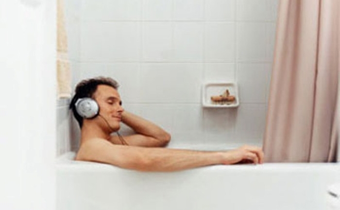 Tắm bằng nước nóng có thể gây vô sinh ở nam giới