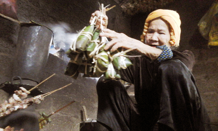 Độc đáo món thịt lợn chua gác bếp ở xứ Mường