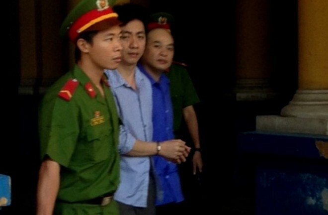 Sinh viên trường luật hãm hiếp bé gái ngay trên đường