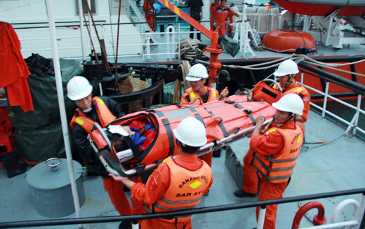 Kịp thời cứu sống ngư dân bị đau ruột thừa ở vùng biển Trường Sa