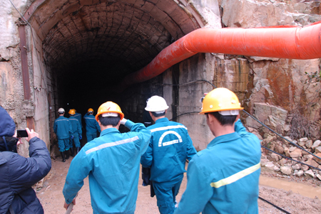 Sập hầm Đạ Dâng: Nước trong hầm dâng 1m, huy động cứu hộ TP.HCM