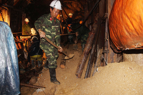 Sập hầm thủy điện Đạ Dâng: Công nhân mắc kẹt đang yếu dần