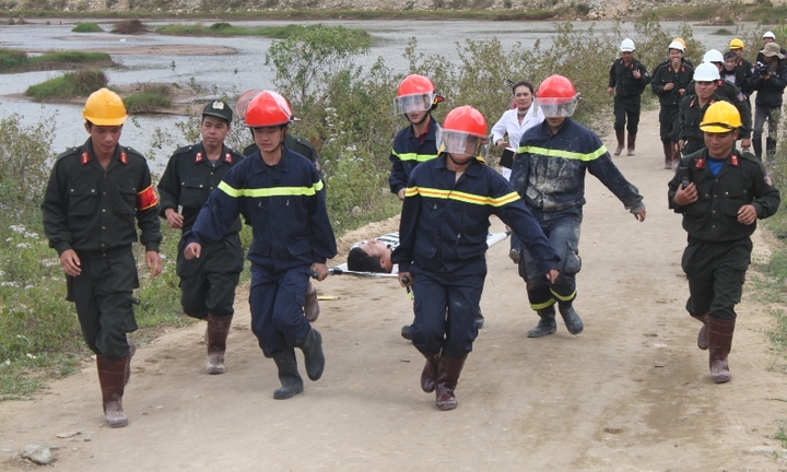Sập hầm thủy điện Đạ Dâng: 12 công nhân có thể được cứu thoát trong đêm nay