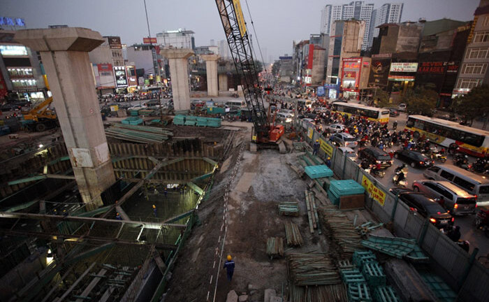 Chùm ảnh biển người vượt qua ngã tư 