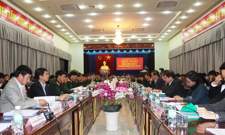 Vietcombank tặng 15 tỷ đồng cho hộ nghèo tại 10 huyện miền núi